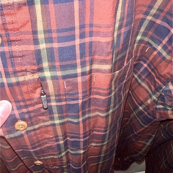 2XL. Duluth untucked slim fit button down - Picture 5 of 6